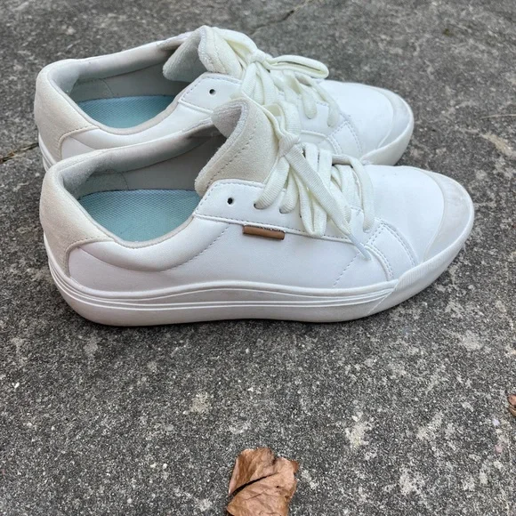 Dr. Scholl's Classic White Lace-Up Shoes - Picture 2 of 6